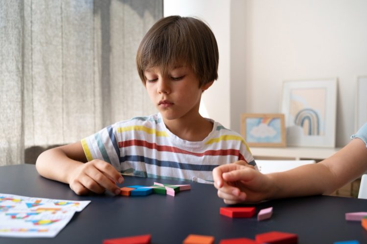Zašto dječaci češće razvijaju autizam i ADHD? Otkriven mogući uzrok