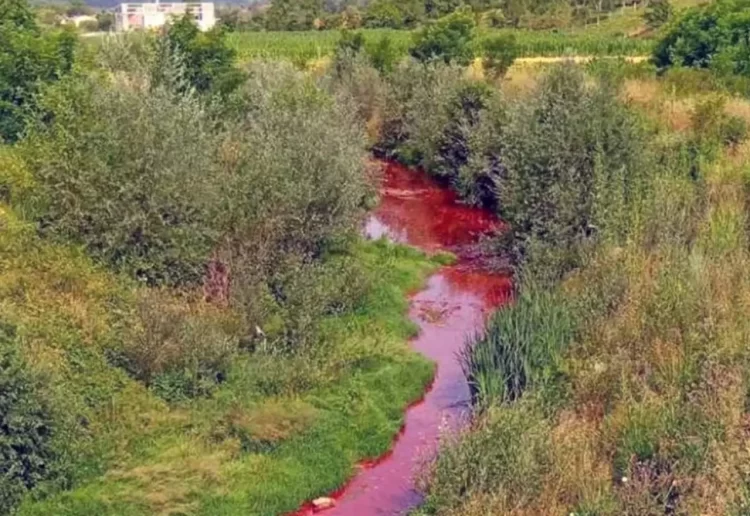 Crveni mulj iz tvornice “Nova Alumina” dospio u rijeku Sapnu