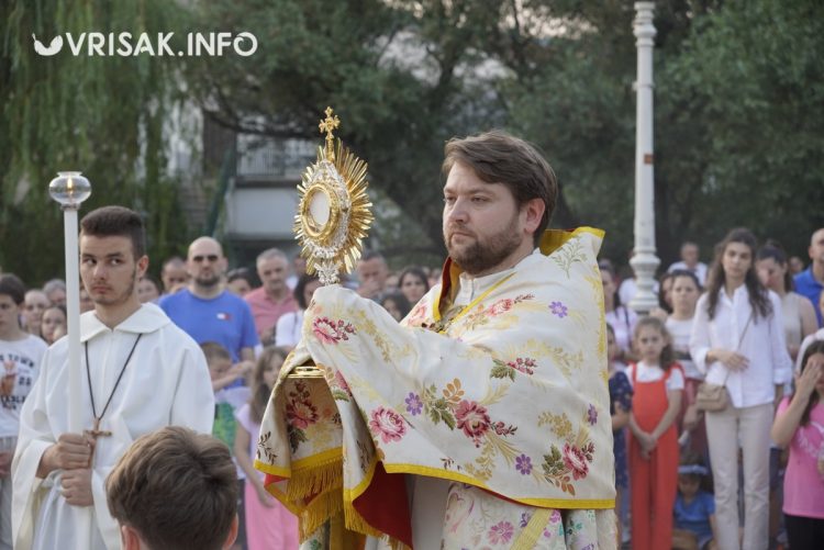 Cjelonoćno klanjanje u Širokom Brijegu: Poziv na duhovno zajedništvo i molitvu