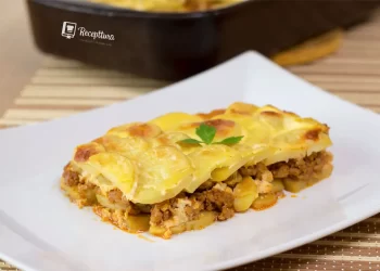 Domaća musaka od krumpira i mljevenog mesa