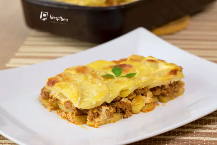 Domaća musaka od krumpira i mljevenog mesa