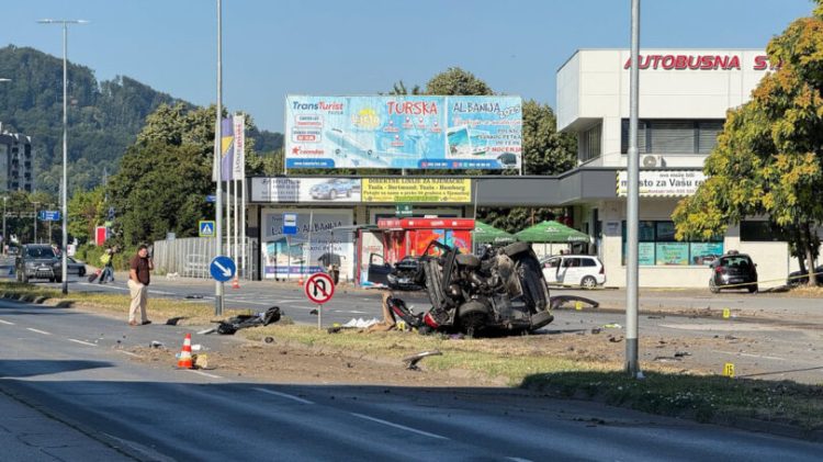 Teška nesreća u BiH: Poginuo 22-godišnjak, još šest osoba ozlijeđeno
