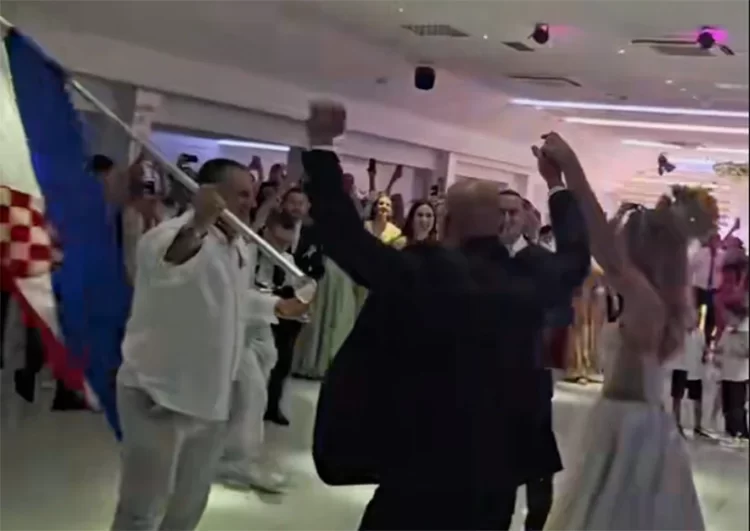 Pogledajte ulazak mladenaca uz “Bojnu Čavoglave” koji je podijelio javnost