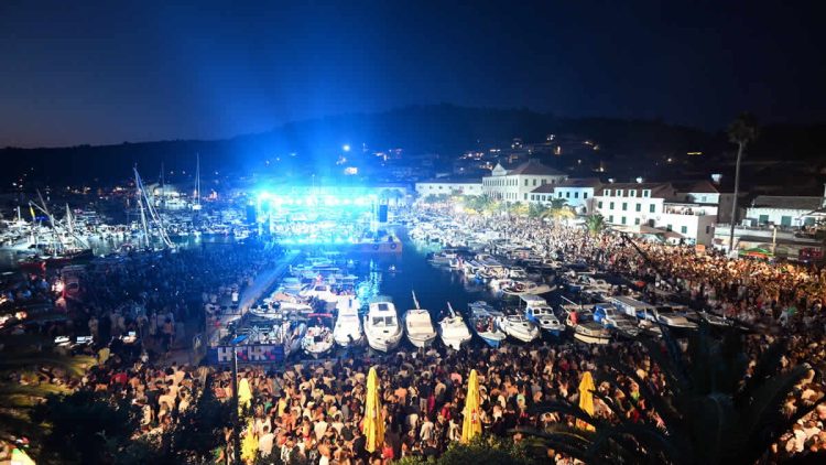 “To je ono što Thompson nikad neće imati”: Hrvatski novinar o emociji i ljepoti Oliverovog koncerta