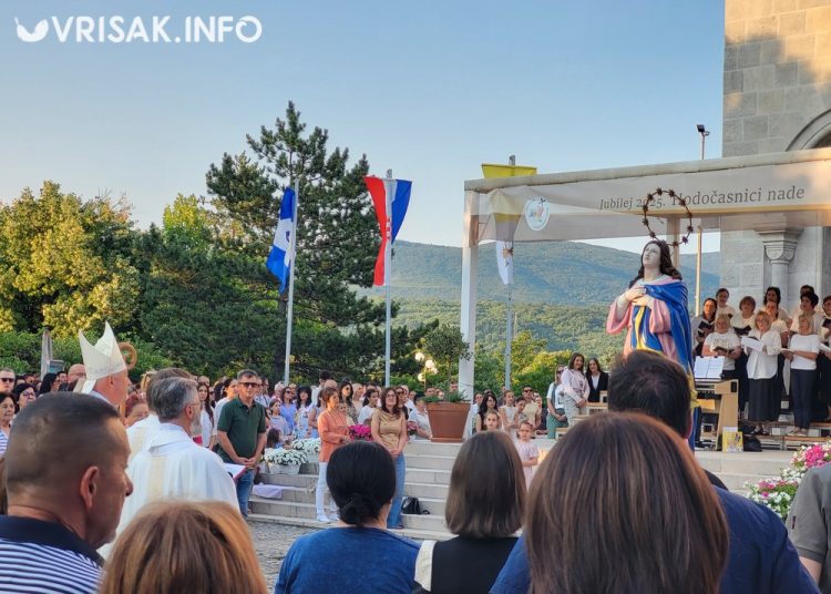(VIDEO) Pogledajte atmosferu ispred stadiona u Mostaru pred utakmicu Zrinjskog