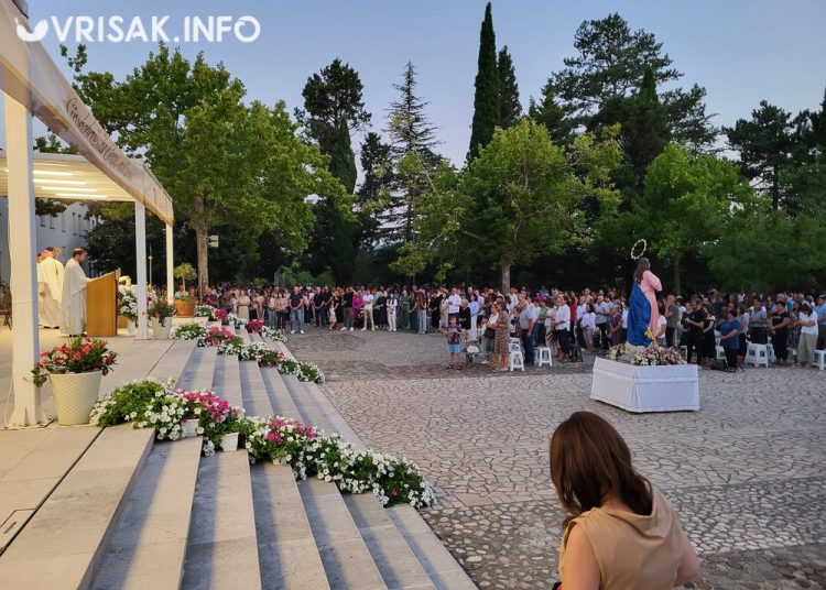 (VIDEO) Pogledajte atmosferu ispred stadiona u Mostaru pred utakmicu Zrinjskog
