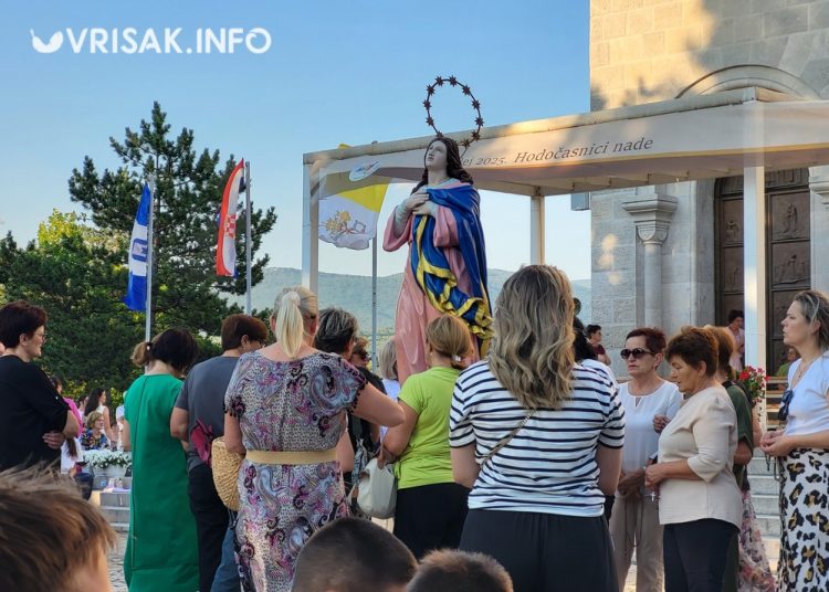 Široki Brijeg: Veliki broj vjernika na šestoj devetnici Velikoj Gospi