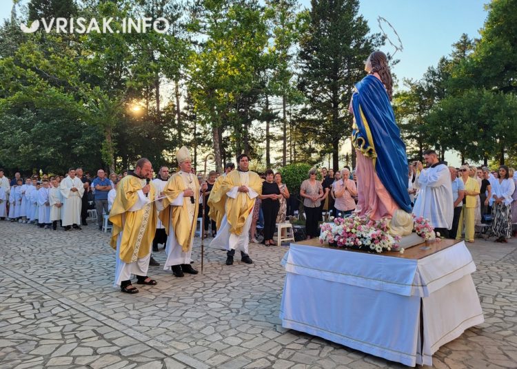Široki Brijeg: Veliki broj vjernika na šestoj devetnici Velikoj Gospi