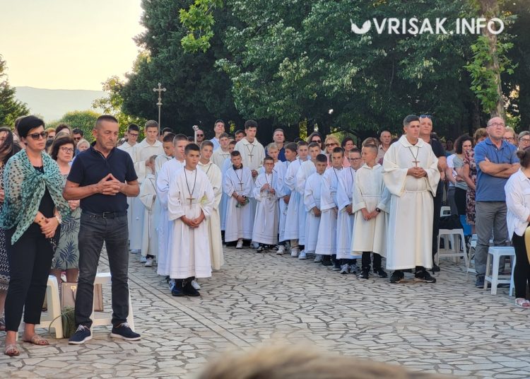 Široki Brijeg: Veliki broj vjernika na šestoj devetnici Velikoj Gospi