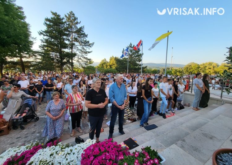 Široki Brijeg: Veliki broj vjernika na šestoj devetnici Velikoj Gospi