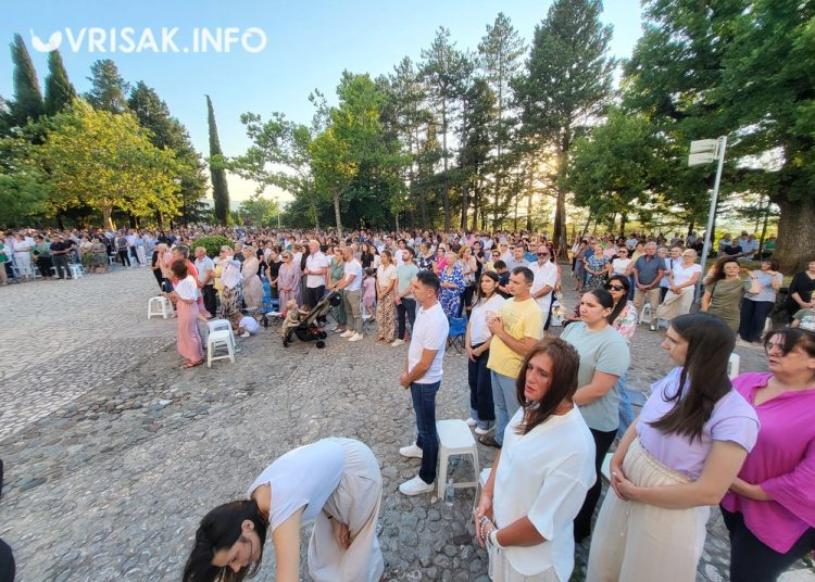 Široki Brijeg: Veliki broj vjernika na šestoj devetnici Velikoj Gospi