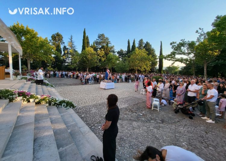 Široki Brijeg: Veliki broj vjernika na šestoj devetnici Velikoj Gospi