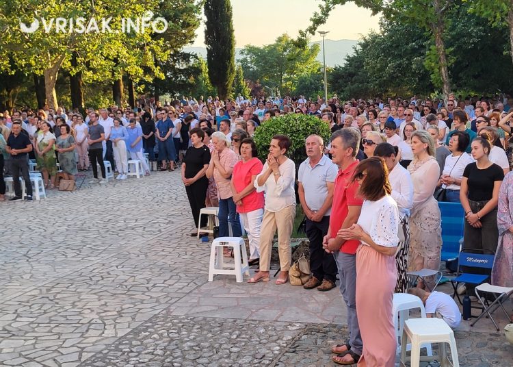 Široki Brijeg: Veliki broj vjernika na šestoj devetnici Velikoj Gospi