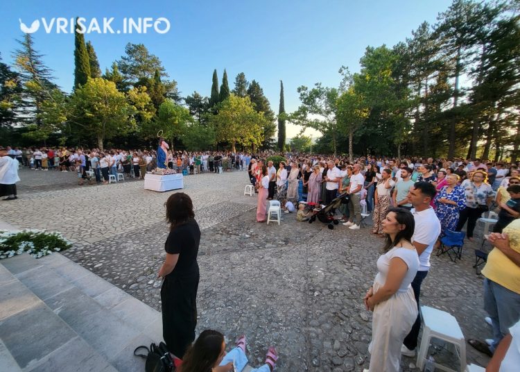 Široki Brijeg: Veliki broj vjernika na šestoj devetnici Velikoj Gospi