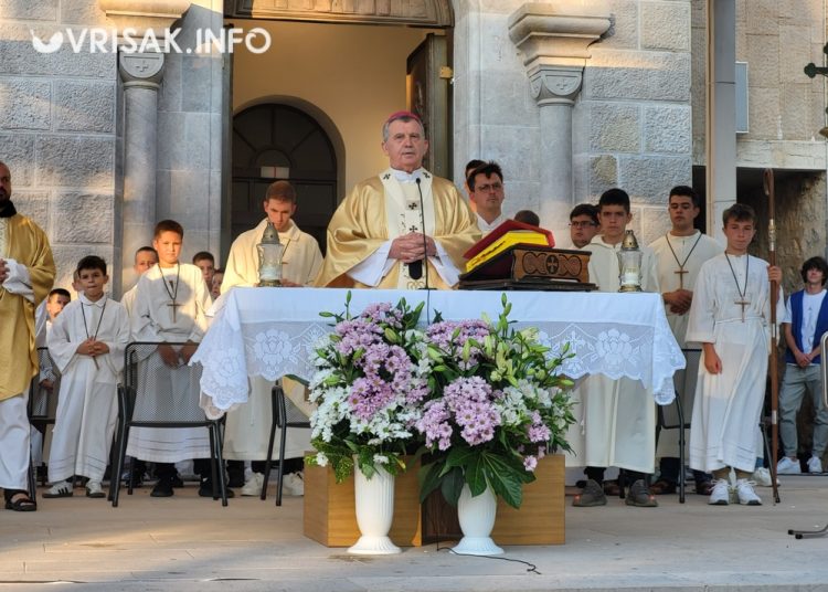 Široki Brijeg: Veliki broj vjernika na šestoj devetnici Velikoj Gospi