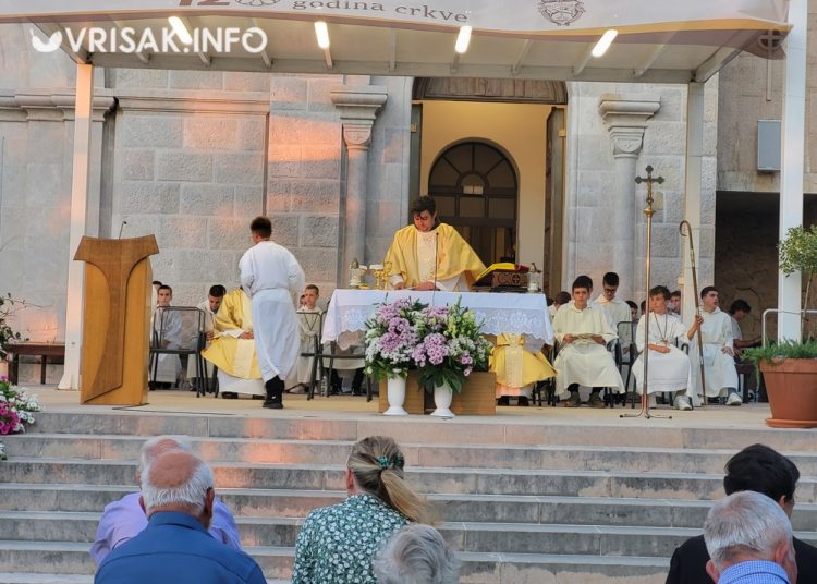 Široki Brijeg: Veliki broj vjernika na šestoj devetnici Velikoj Gospi