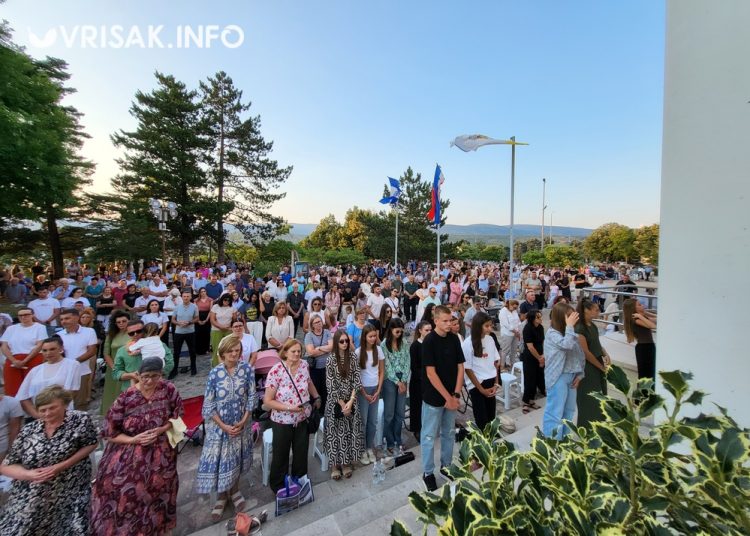 Široki Brijeg: Osma večer devetnica Velikoj Gospi okupila veliki broj vjernika