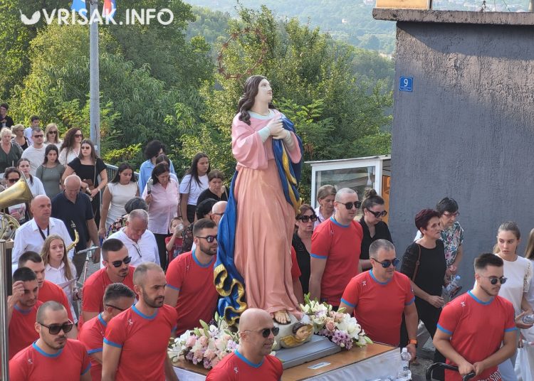 Široki Brijeg: Mnoštvo vjernika na procesiji i Uočnici Velike Gospe