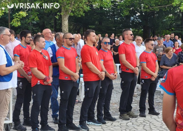 Široki Brijeg: Mnoštvo vjernika na procesiji i Uočnici Velike Gospe