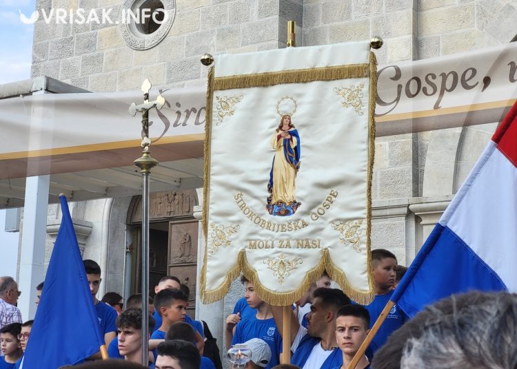 Široki Brijeg: Mnoštvo vjernika na procesiji i Uočnici Velike Gospe