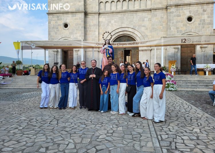 Široki Brijeg: Mnoštvo vjernika na procesiji i Uočnici Velike Gospe
