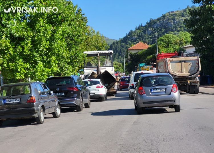 Široki Brijeg: Počelo asfaltiranje parkinga podno ‘Krunine strane’