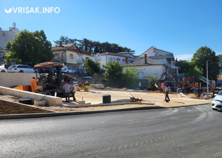 Široki Brijeg: Počelo asfaltiranje parkinga podno ‘Krunine strane’