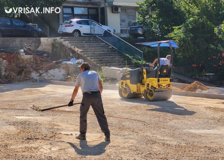 Široki Brijeg: Počelo asfaltiranje parkinga podno ‘Krunine strane’