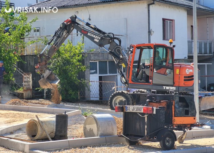 Široki Brijeg: Počelo asfaltiranje parkinga podno ‘Krunine strane’