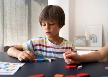Autizam kod djece: kako prepoznati znakove i izboriti se za pomoć