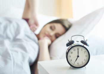Ne radite ovo čim otvorite oči: Pogreške koja vas sabotiraju cijeli dan