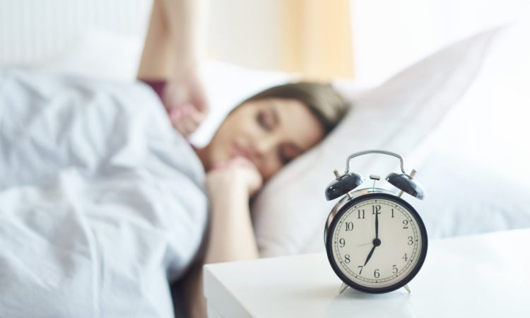 Ne radite ovo čim otvorite oči: Pogreške koja vas sabotiraju cijeli dan