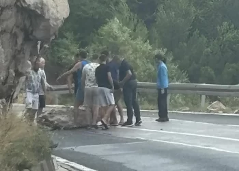 Odvalila se kamena gromada na opasnim krivinama blizu Makarske