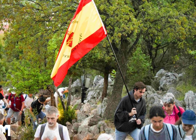 (FOTO) Molitva krunice na Brdu ukazanja otvorila drugi dan 36. Mladifesta