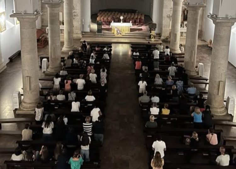 Cjelonoćno klanjanje u Širokom Brijegu: Noć molitve i sabranosti