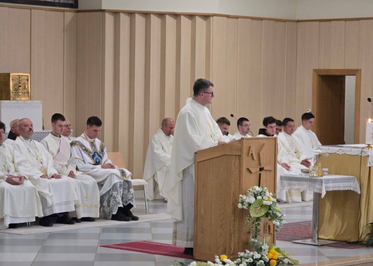 Mlada misa don Frane Josipa Bešlića u Posušju