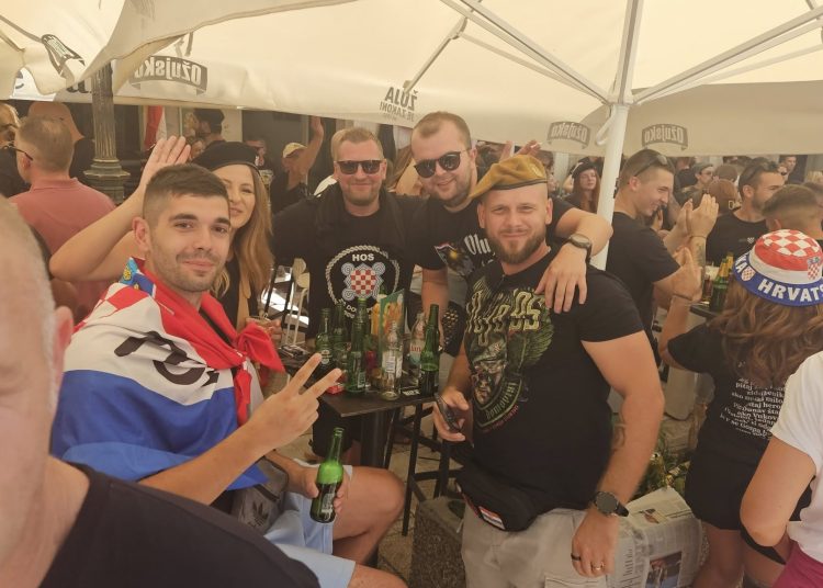 Fra Mario Knezović prenosi atmosferu iz Sinja uz pjesmu “Moja Hercegovina”