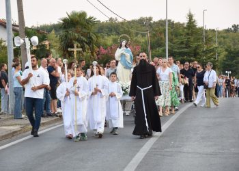 Procesija u Čitluku na uočnicu Velike Gospe: Zahvala Mariji i počast braniteljima