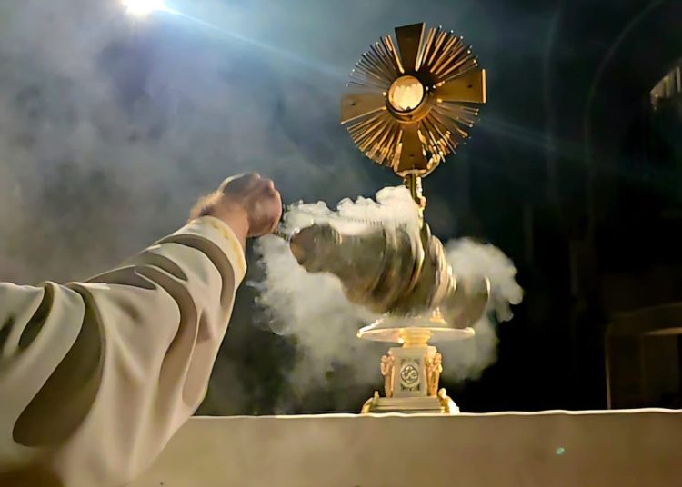 Široki Brijeg: Održano cjelonoćno klanjanje Presvetom Oltarskom Sakramentu