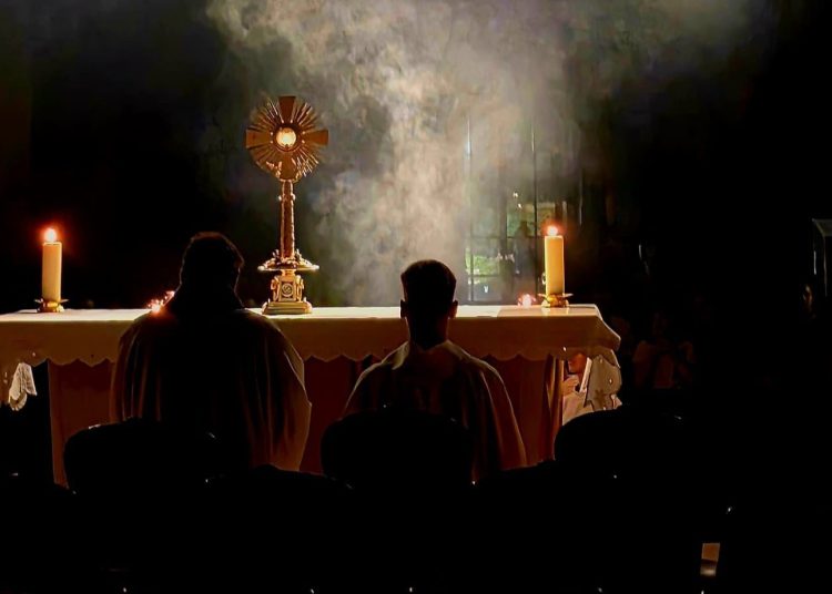 Široki Brijeg: Održano cjelonoćno klanjanje Presvetom Oltarskom Sakramentu