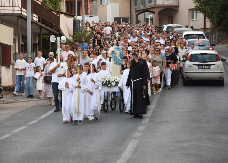 Procesija u Čitluku na uočnicu Velike Gospe: Zahvala Mariji i počast braniteljima