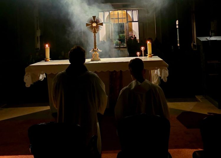 Široki Brijeg: Održano cjelonoćno klanjanje Presvetom Oltarskom Sakramentu