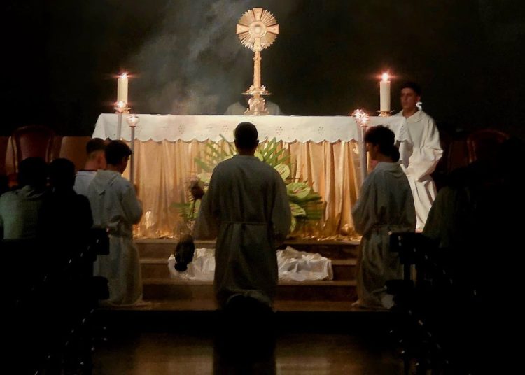 Široki Brijeg: Održano cjelonoćno klanjanje Presvetom Oltarskom Sakramentu