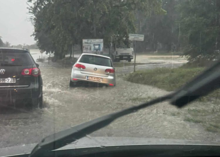 Čitluk: Automobil sletio u kanal pored noćnog kluba Bumerang