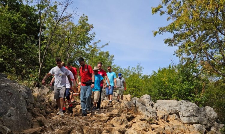 HGSS u dvostrukoj akciji: pomoć hodočasnici na Križevcu, tragedija na gradilištu u Čitluku
