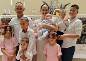 Ljubuški: U obitelji Bilić kršteno sedmo dijete, sin Jakov
