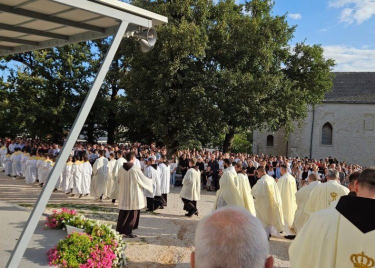 Blagoslovljena nova crkva u Posušju, okupilo se više od 6.000 vjernika