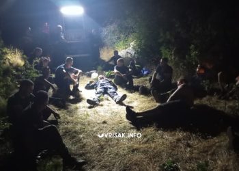 Požar u Crnču stavljen pod kontrolu: Na terenu bilo 30 vatrogasaca i 7 vozila