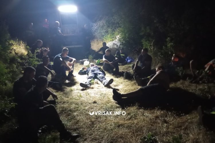 Požar u Crnču stavljen pod kontrolu: Na terenu bilo 30 vatrogasaca i 7 vozila