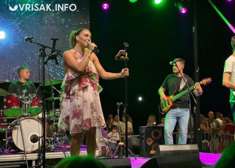 Antonietta i Slavonia Band raspjevali i rasplesali Široki Brijeg na Veliku Gospu